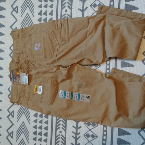 Carhartt Rigby (size runs small)**** - Picture 2 of 4
